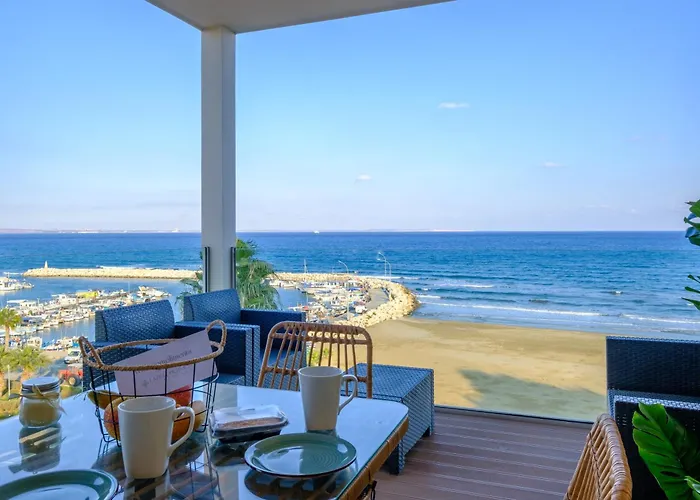 Lazuli Sea View Beachfront Ap 254 Apartamento Lárnaca